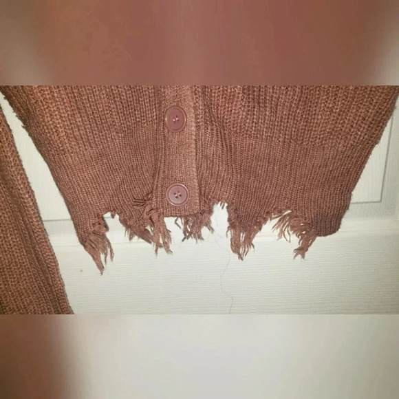 Love Tree| Cropped Distressed Cardigan - Picture 3 of 5
